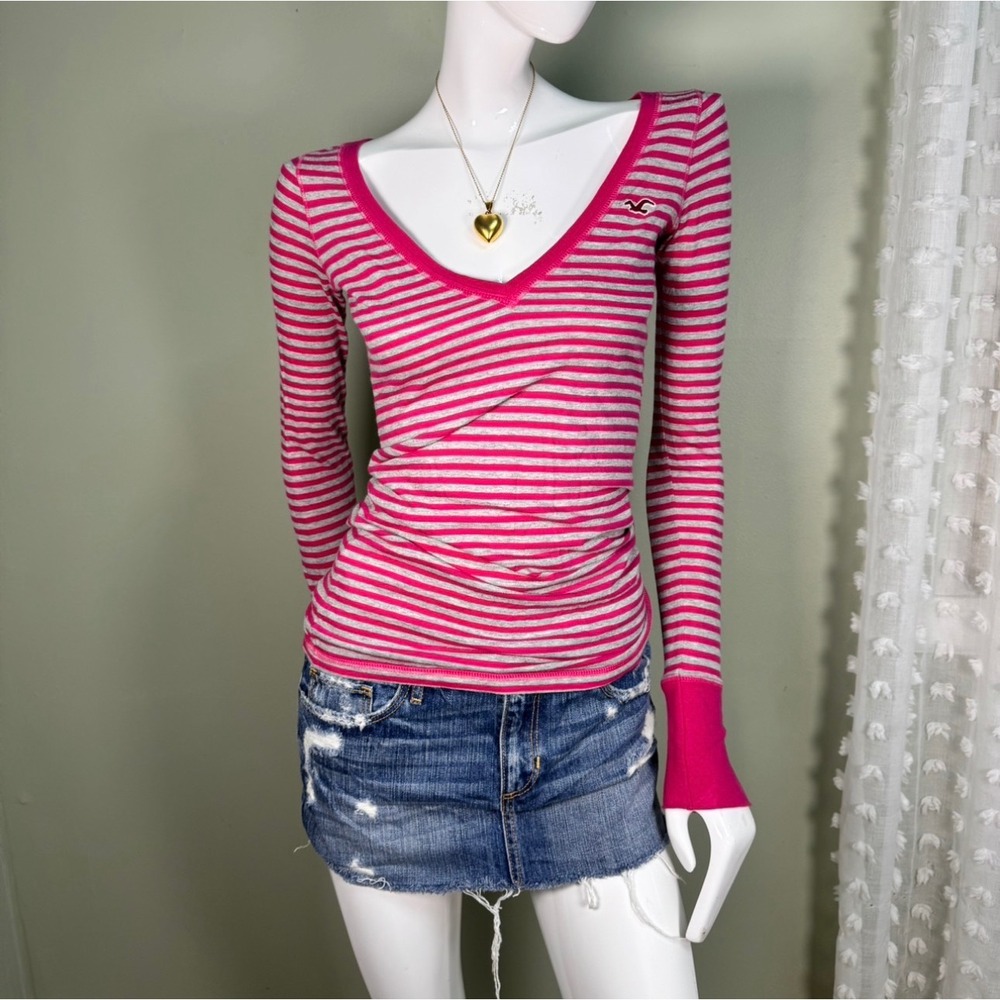 Hollister Striped V-Neck Long Sleeve Top | Y2K Fitted Pink Gray Shirt | XS‎